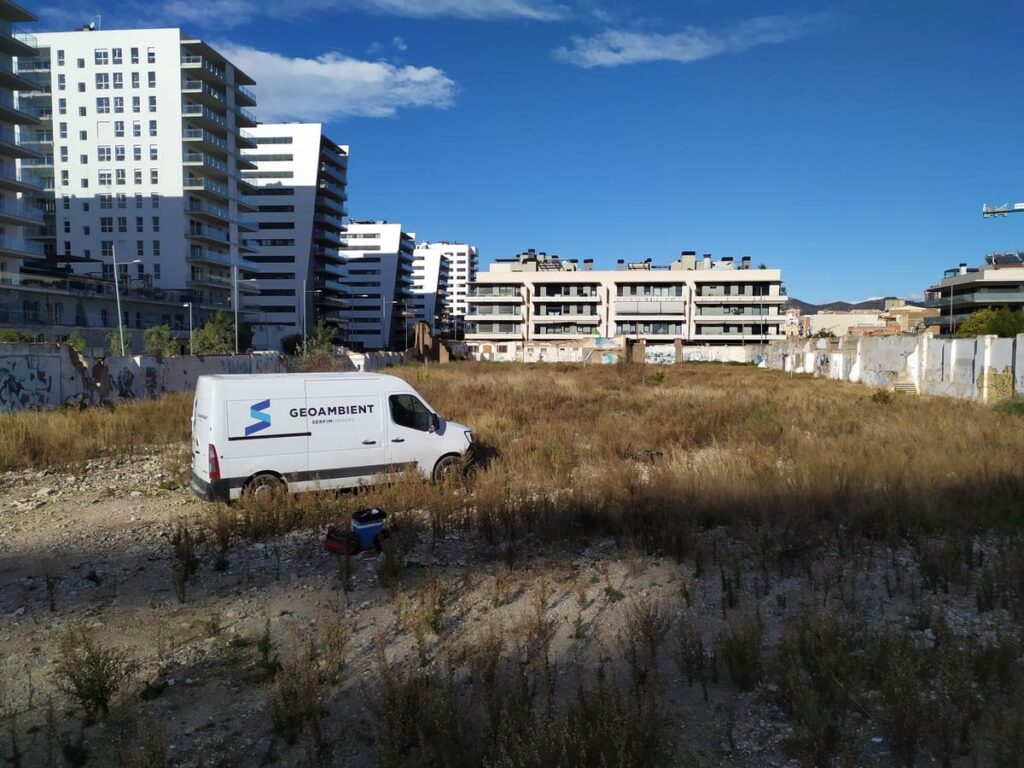 Investigació integral d’una antiga indústria de derivats del petroli (Badalona)